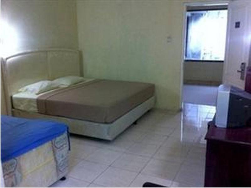 Queen Star Hotel Ngingas Buitenkant foto